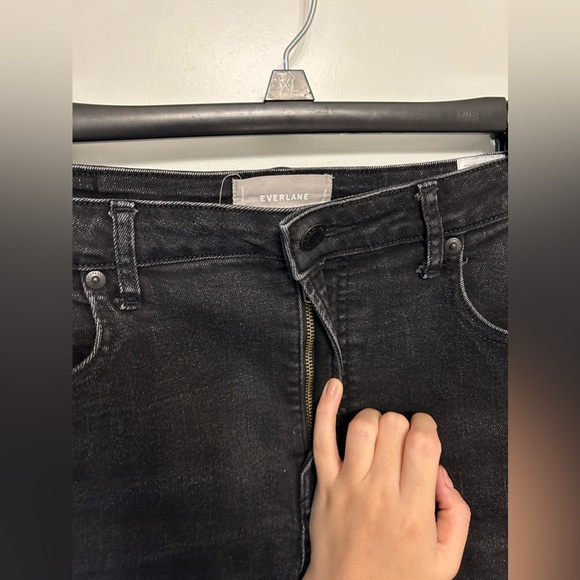 Everlane Slim Fit High-Rise Curvy Black Jeans - Picture 6 of 9